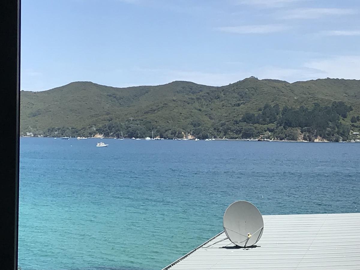 Tipi And Bobs Waterfront Lodge Tryphena Dış mekan fotoğraf